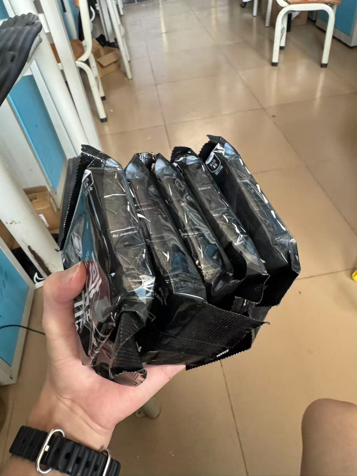 熬夜的燃料：一整堆荷氏